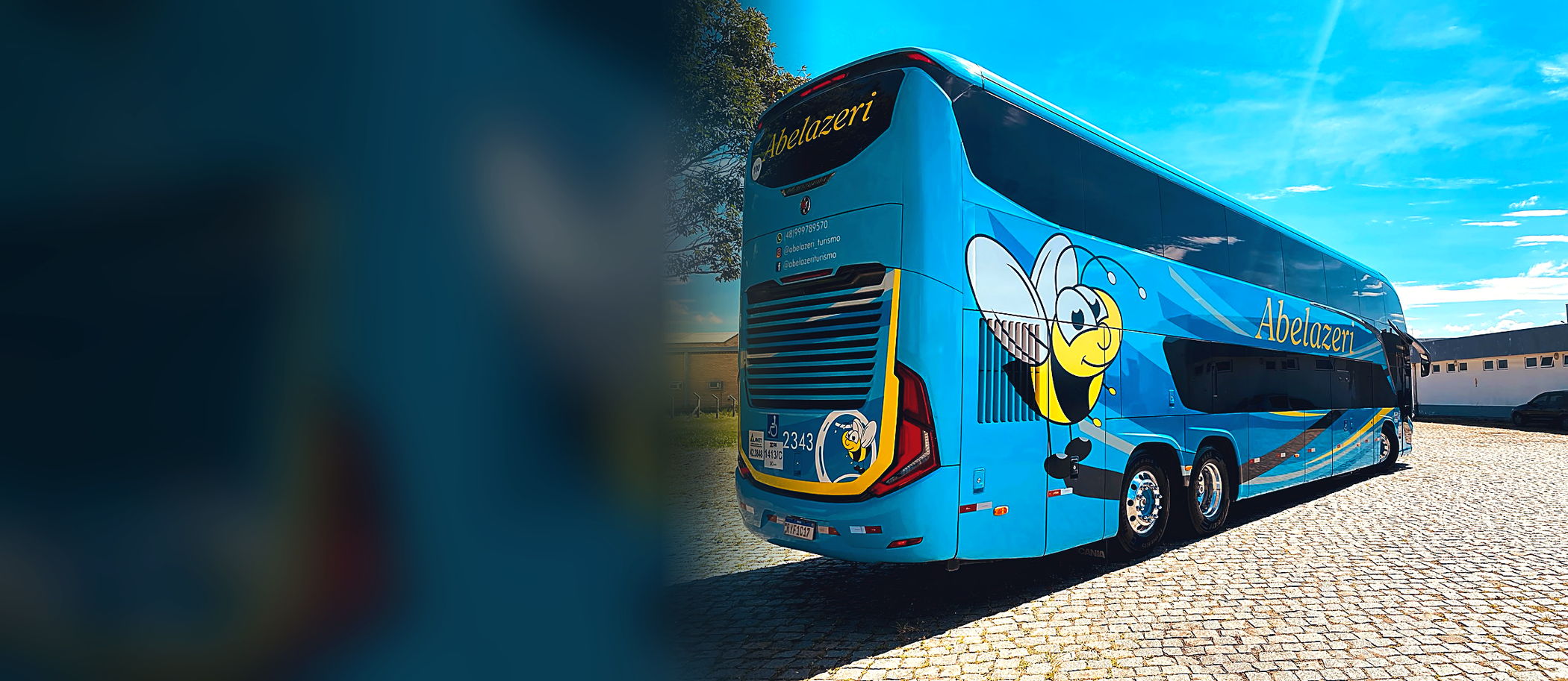 Ônibus da Abelazeri Turismo em viagem
