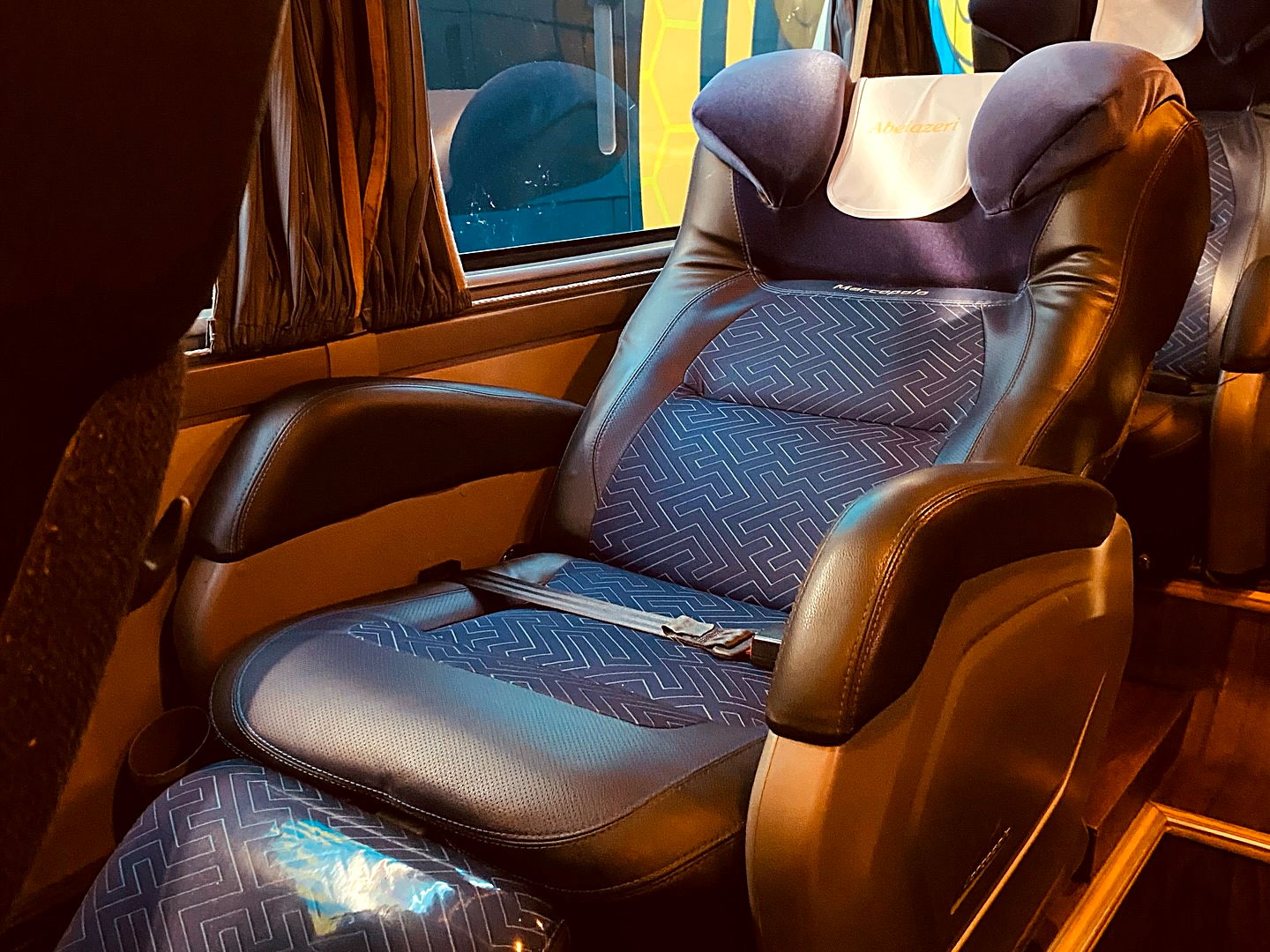 Ônibus da Abelazeri Turismo