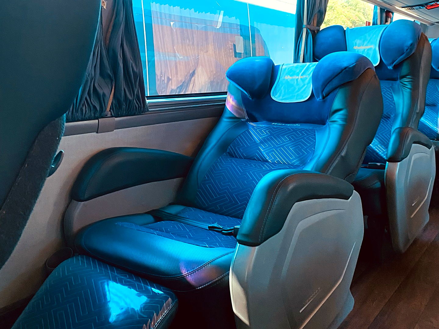 Interior do ônibus leito da Abelazeri